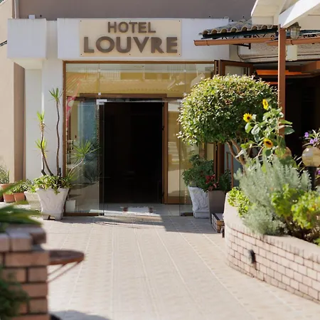 ホテル Louvre 3*